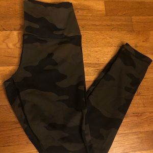 PINK Ultimate Camouflage Leggings